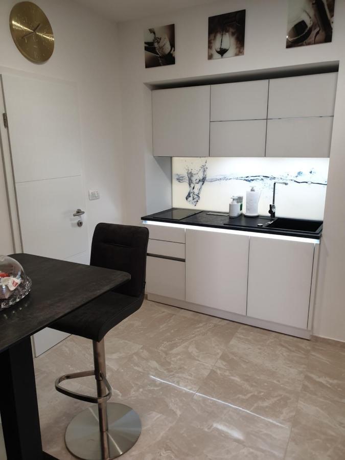 Love Nest Apartment Ljubljana Bagian luar foto